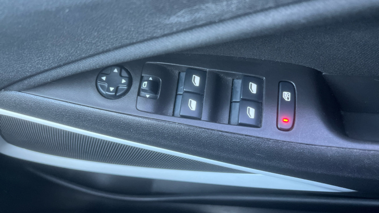 Vauxhall Crossland X 1.2T [130] SRi Nav 5dr [Start Stop] Auto Petrol Hatchback